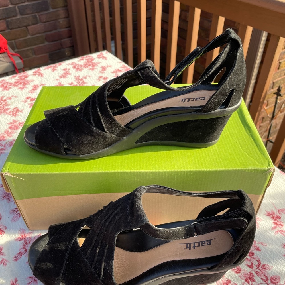 Black Earth Origins 11W Wedge Shoes